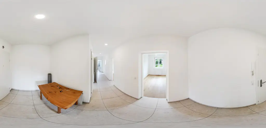 360°-Panorama einer leeren Wohnung, flach dargestellt, Original